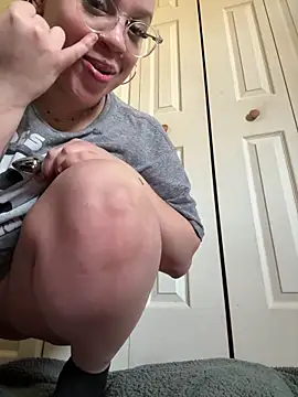 QueenNuttCollector online show from April 10, 5:52 pm