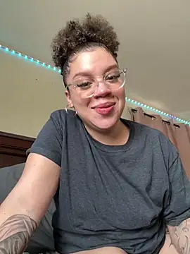 QueenNuttCollector online show from February 11, 5:36 pm