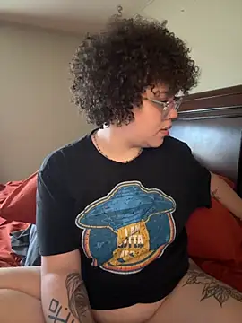 QueenNuttCollector online show from September 11, 3:56 pm