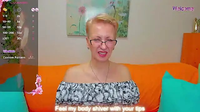 iamyourdream89 online show from April 25, 1:41 pm