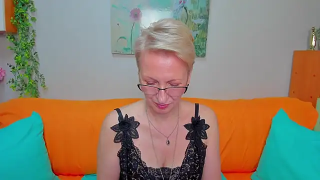 iamyourdream89 online show from April 21, 10:44 am