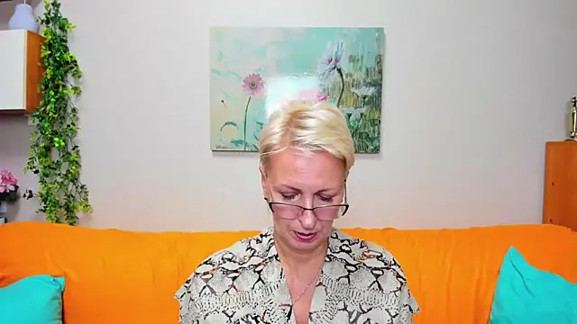 iamyourdream89 online show from September 22, 5:55 pm