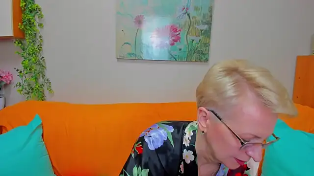 iamyourdream89 online show from April 22, 2:03 pm