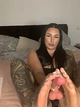 Mia-Bremer online show from September 23, 4:05 pm