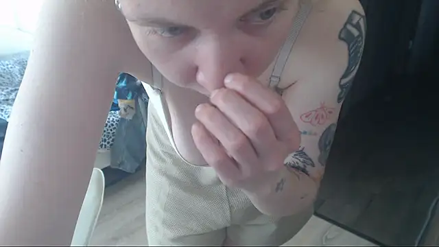 amanda kiss kiss online show from April 24, 12:30 pm