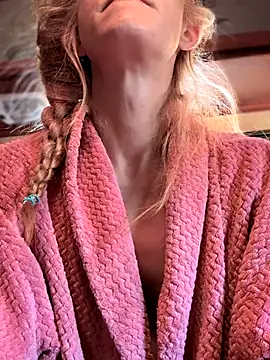 GoldenFlameGoddess online show from September 17, 3:32 pm