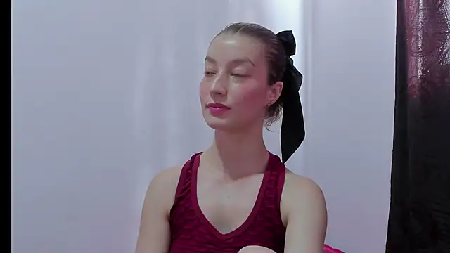 Snapshot of MiiaVolkova chatting on October 29, 8:44 pm MiiaVolkova online show from October 29, 8:44 pm