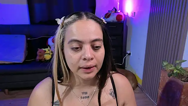 Cuttiealice online show from December 15, 12:32 pm