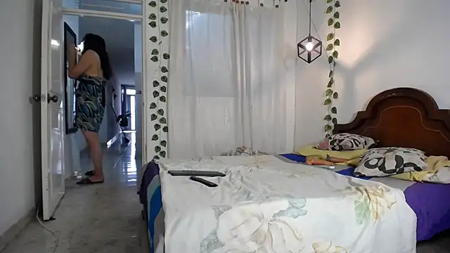 ivonne  hott1 online show from February 6, 9:29 pm