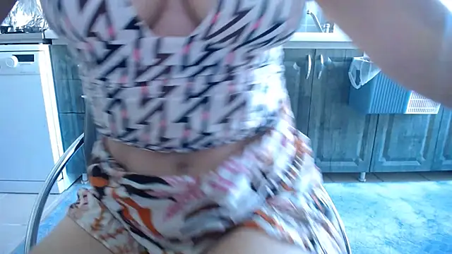 AmazingBitch online show from June 11, 5:59 am