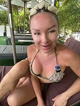 WhiteBunny online show from June 11, 2:11 am