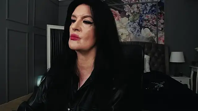 Snapshot of DomMelissaW chatting on October 2, 8:25 pm DomMelissaW online show from October 2, 8:25 pm