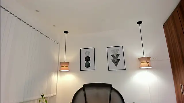 tiana cruz online show from April 28, 2:27 am