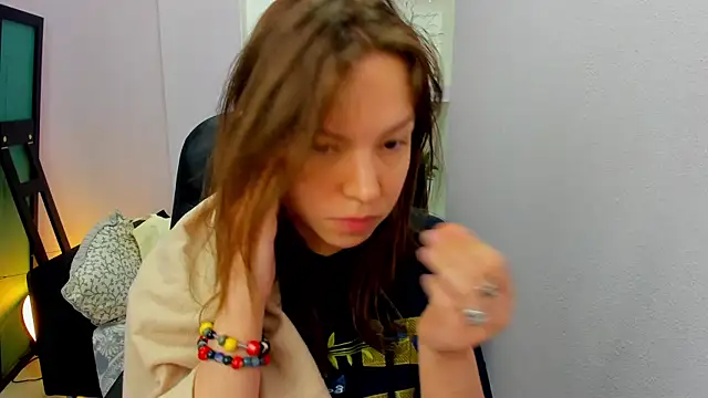 Persephoni online show from April 25, 2:47 pm