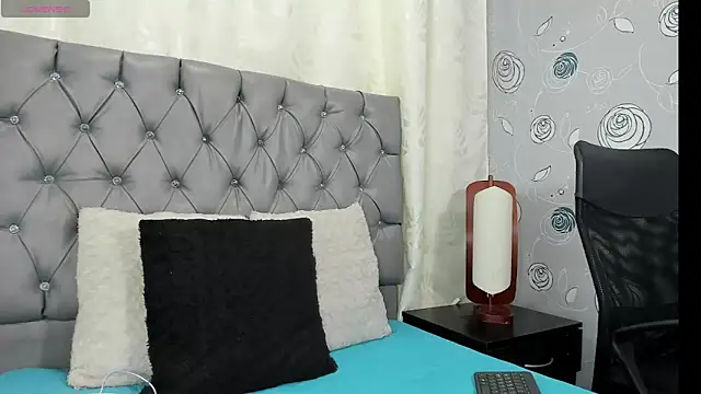 Snapshot of luna_evaa chatting on October 18, 2:09 pm luna evaa online show from October 18, 2:09 pm