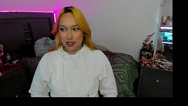 Cherrynoa online show from February 6, 2:04 am