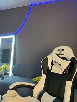 julia fly online show from February 20, 6:12 am