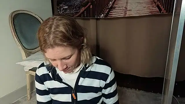 Lola Belgium online show from April 27, 4:26 pm