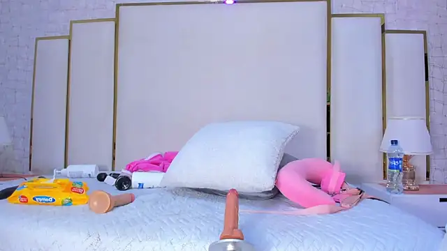 paola rodriguez online show from December 20, 1:15 pm