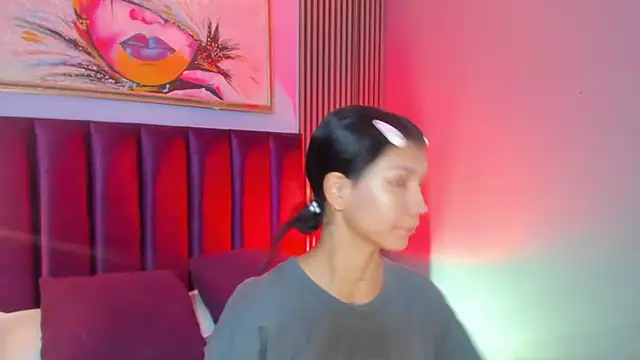 LauraAristizabal online show from November 18, 12:39 pm