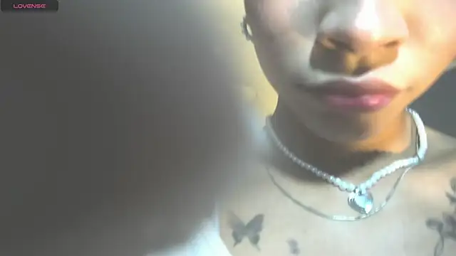 LauraAristizabal online show from April 28, 12:42 pm