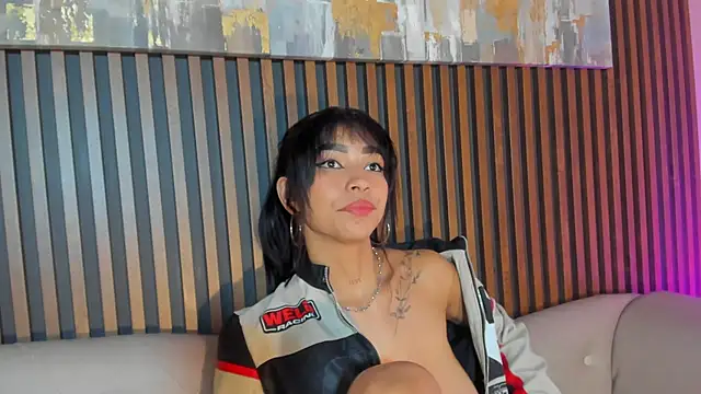 LauraAristizabal online show from December 13, 7:53 pm