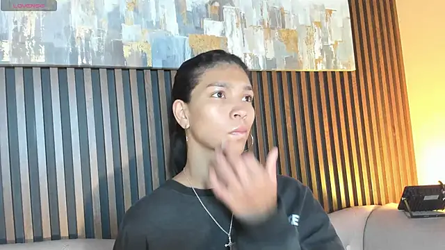 LauraAristizabal online show from February 15, 12:04 pm