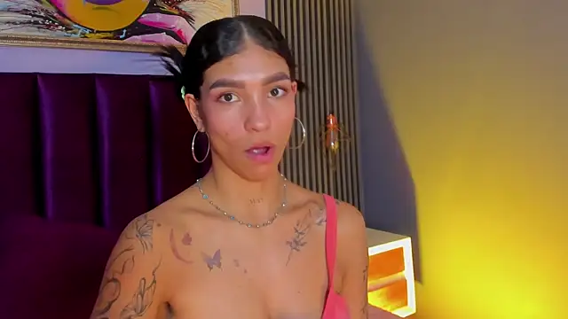 LauraAristizabal online show from April 18, 7:07 pm