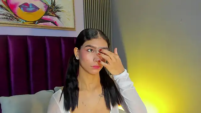 LauraAristizabal online show from April 26, 1:42 pm