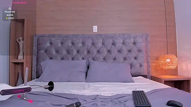 01victoria online show from March 19, 1:37 pm