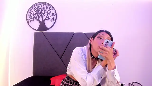 Victoria Badgal  online show from November 5, 8:25 pm