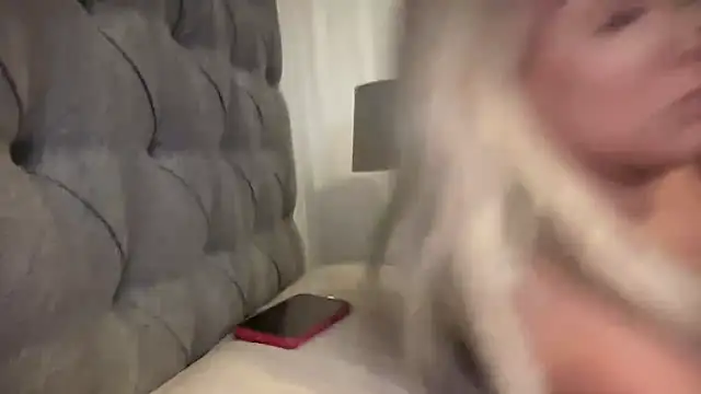 Bustyblondebabe32 online show from April 1, 5:43 pm