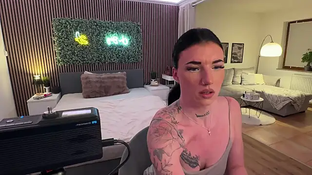 LizaRoxx online show from April 24, 10:34 pm