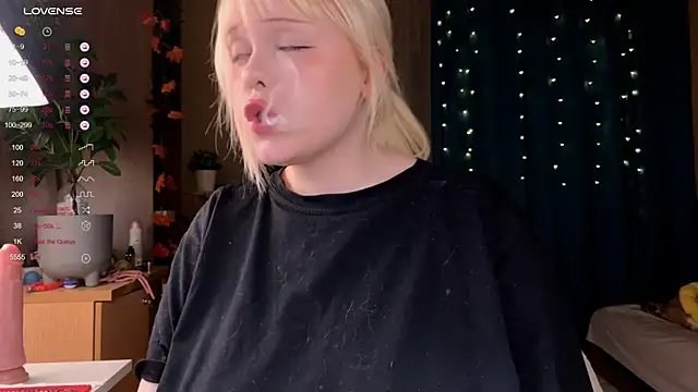 LisaLaas online show from November 2, 9:40 pm