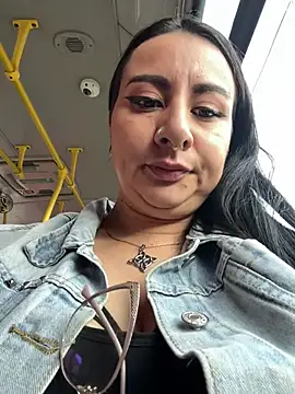 Abril Luv online show from April 21, 12:23 pm