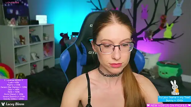 TheLaceyBloom online show from April 24, 1:30 am