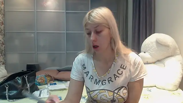 KyliePag online show from October 16, 8:39 am