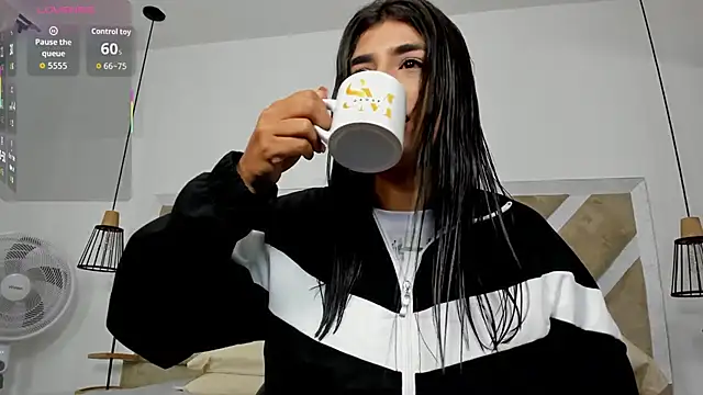 ZiaCalifa online show from April 9, 11:15 am