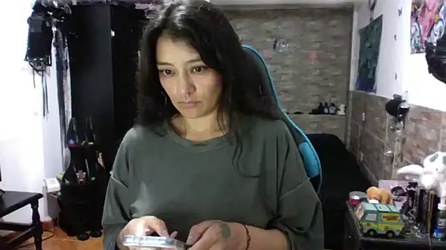 Snapshot of AngelaQueen_ chatting on October 8, 6:23 pm AngelaQueen online show from October 8, 6:23 pm