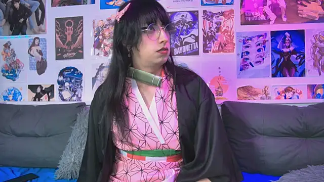 snowblack  online show from September 25, 5:44 pm