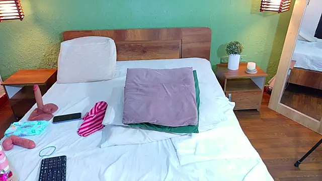 dannaahbrown online show from March 4, 8:04 pm