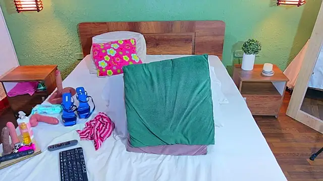 dannaahbrown online show from April 23, 1:13 pm