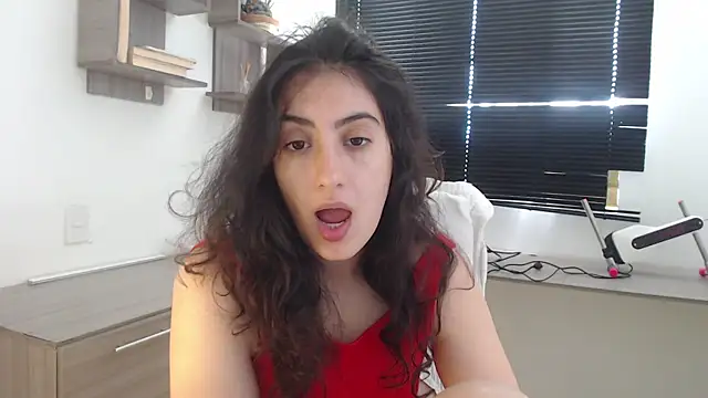 Snapshot of MIYESSI chatting on October 3, 5:51 pm MIYESSI online show from October 3, 5:51 pm