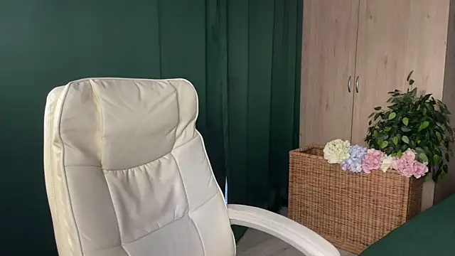 anita blairr online show from June 18, 1:18 am