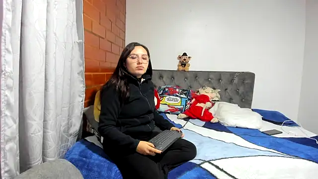  girls on fire  online show from December 15, 11:32 pm