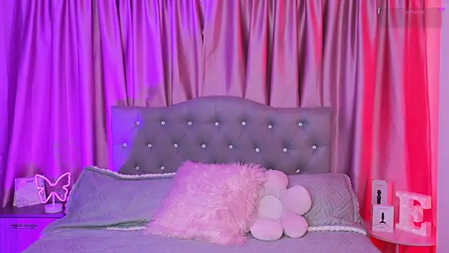 Emiily Scott1 online show from January 16, 1:01 am