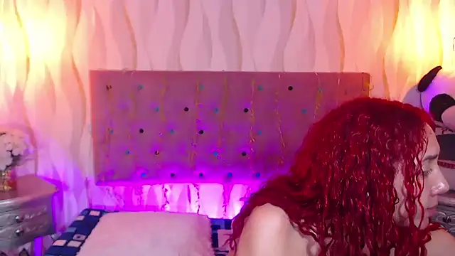 Snapshot of IsabelaLatina chatting on October 3, 10:37 pm IsabelaLatina online show from October 3, 10:37 pm
