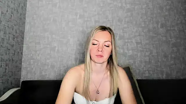 iam Venus online show from April 27, 5:10 pm