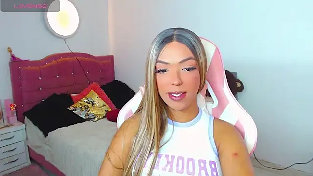 Tanedra collings online show from April 22, 2:41 am