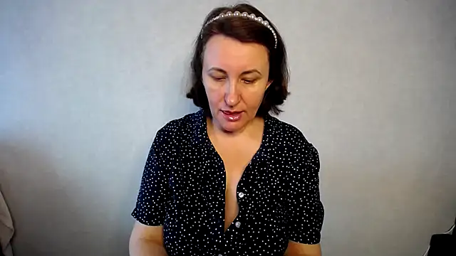 DonnaMagdalena online show from March 29, 1:21 pm